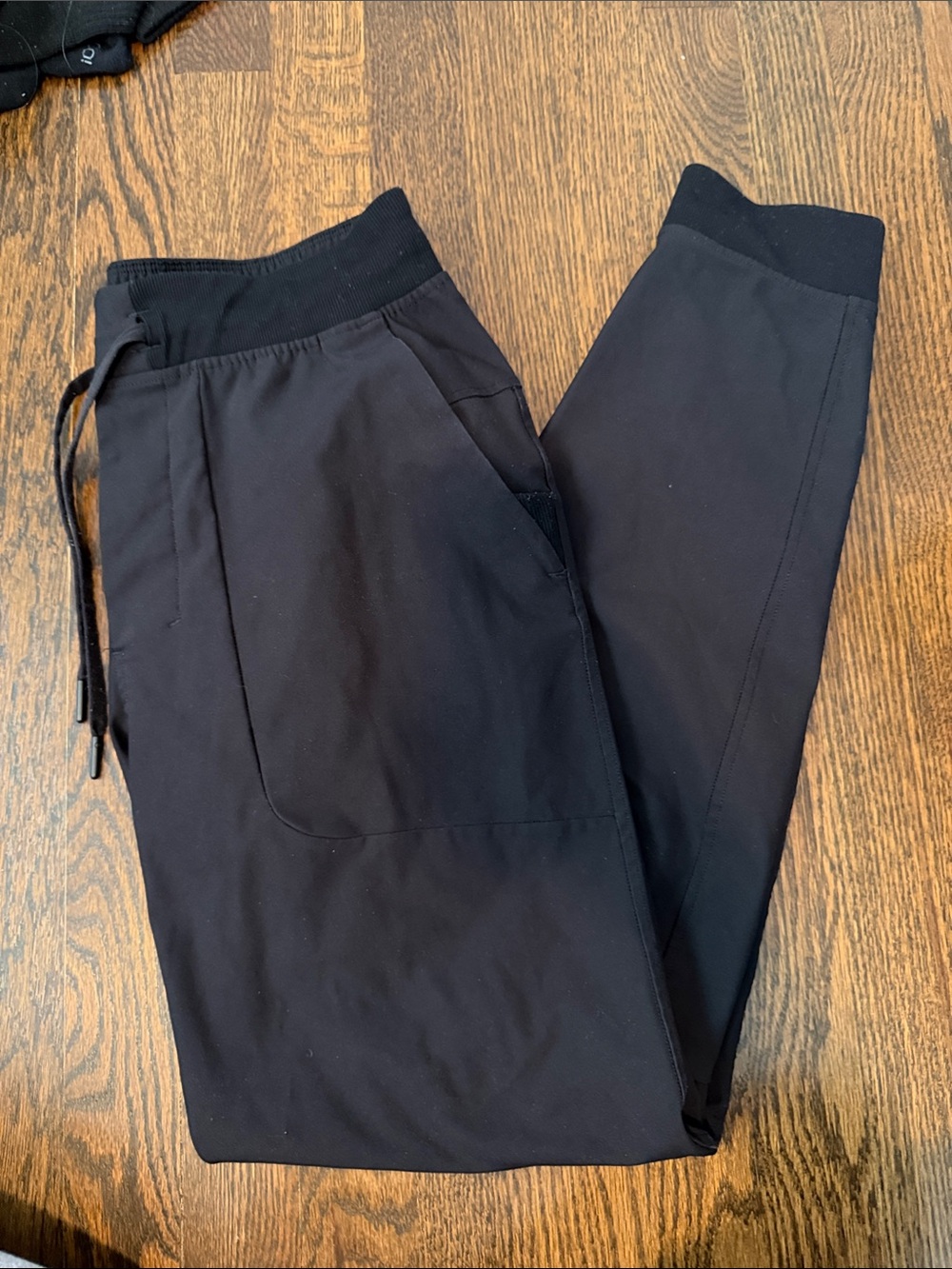Lululemon men’s black joggers